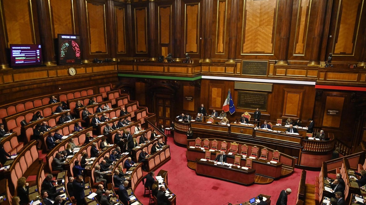 Il Senato approva il decreto flussi, è legge