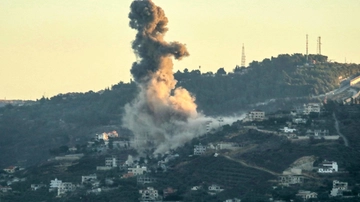 Raid di Israele nel sud del Libano durante il discorso tv di Nasrallah. Il leader di Hezbollah: “Puniremo Tel Aviv, non diciamo quando e dove”