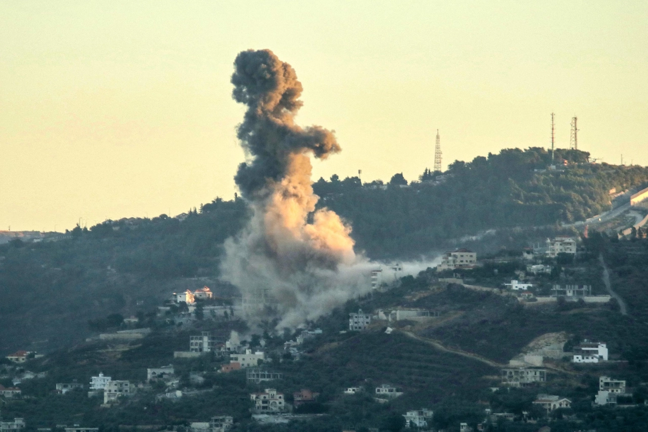 Pesanti attacchi aerei da parte di Israele nel sud del Libano