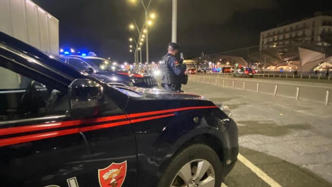 Una donna guineana è stata aggredita e violentata a Napoli. Arrestato l'aggressore grazie all'intervento dei carabinieri.