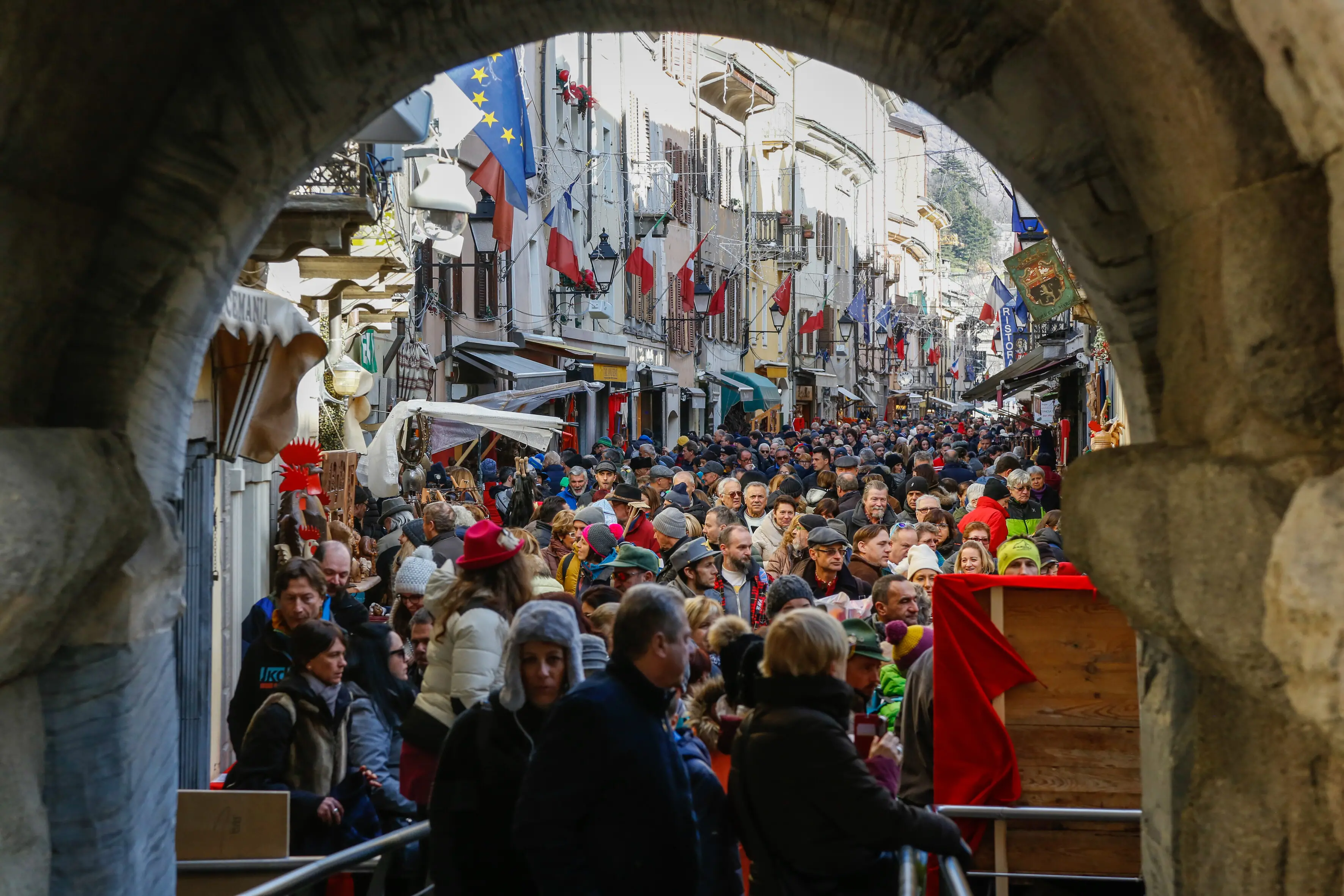 Aosta celebra la millenaria Fiera di Sant'Orso. Che quest’anno si allunga