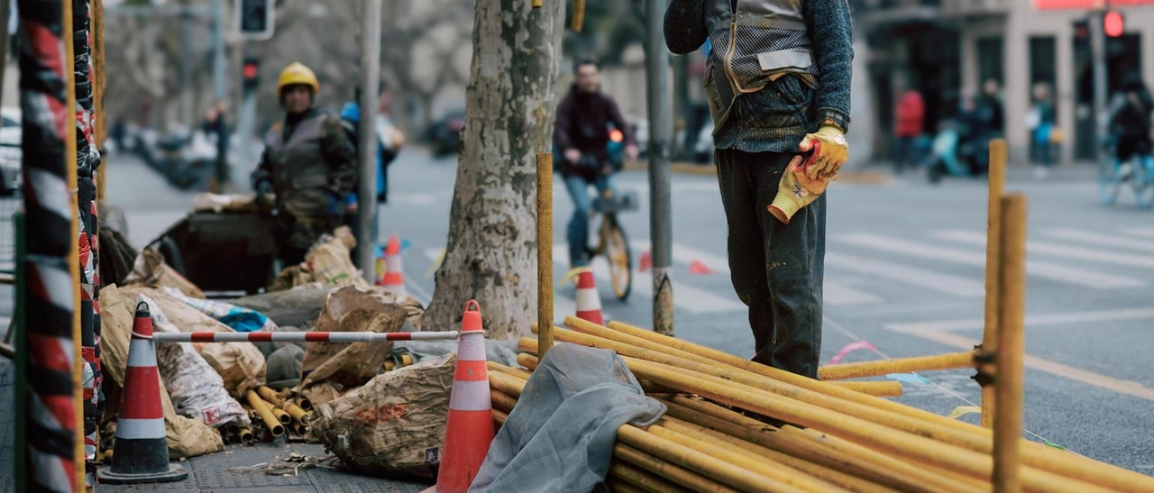 Cina: l'attività manifatturiera torna in contrazione a gennaio, Pmi scende a 49,1