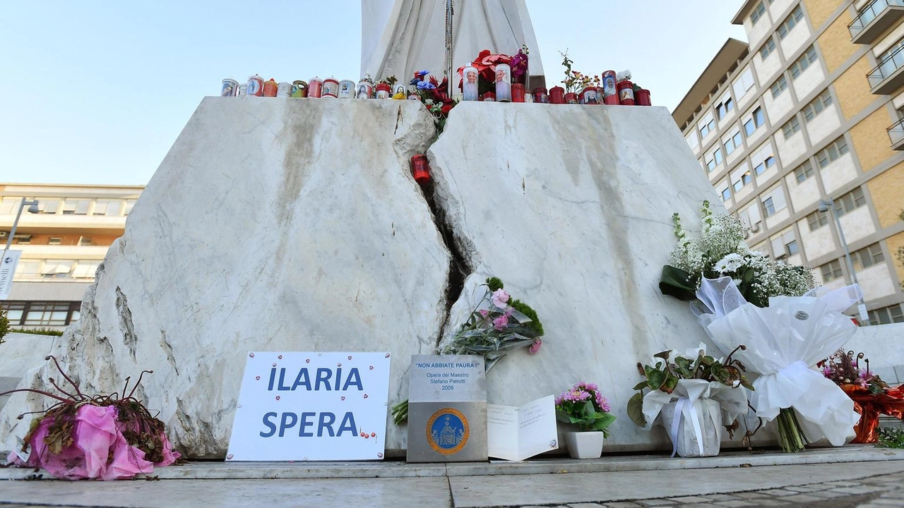 "Tra oggi e domani si capirà come il Papa sta reagendo alla nuova terapia". Lo riferiscono fonti vaticane. ...