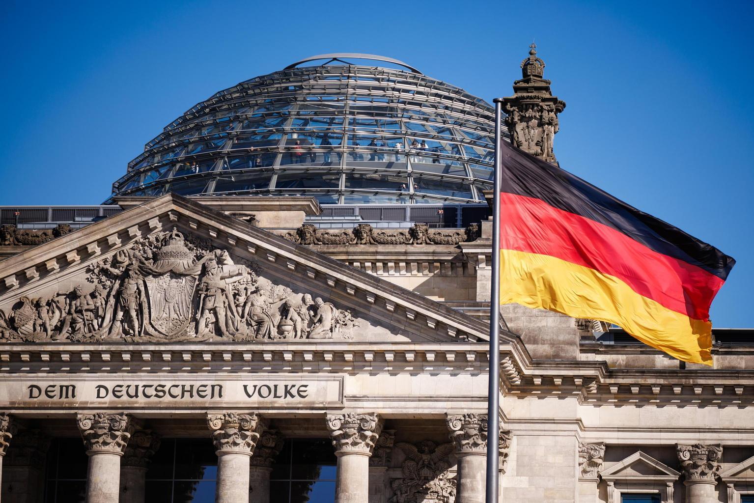 Borse europee in rialzo: Francoforte e Milano guidano, attesa per voto Bundestag