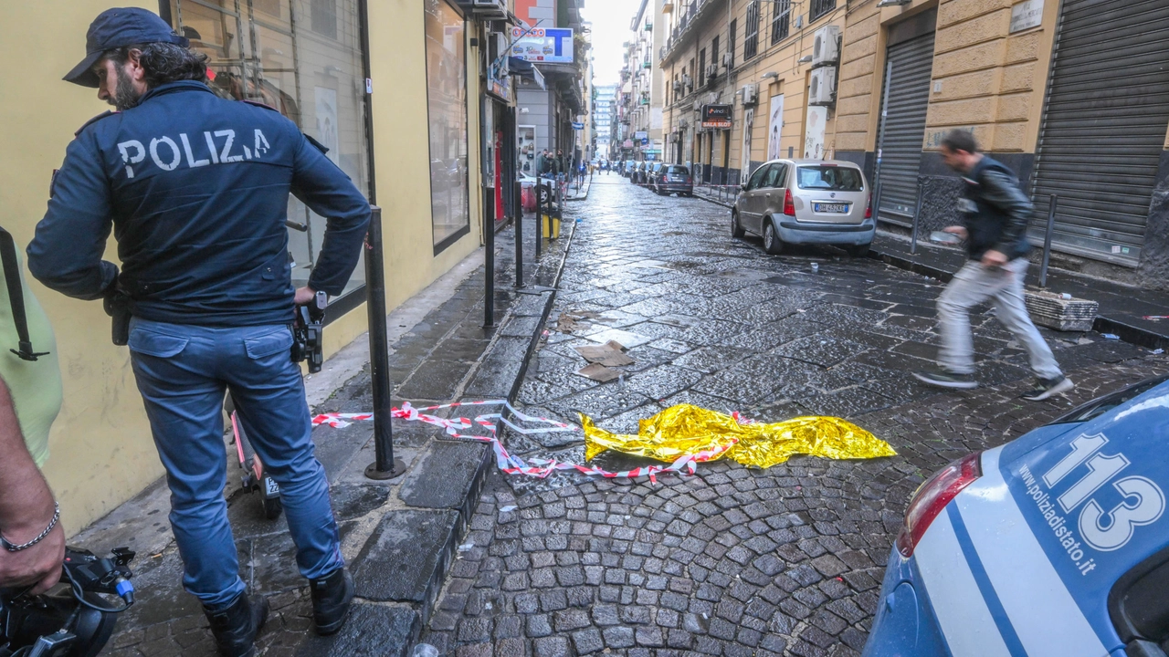 Quindicenne ucciso a colpi di pistola a Napoli