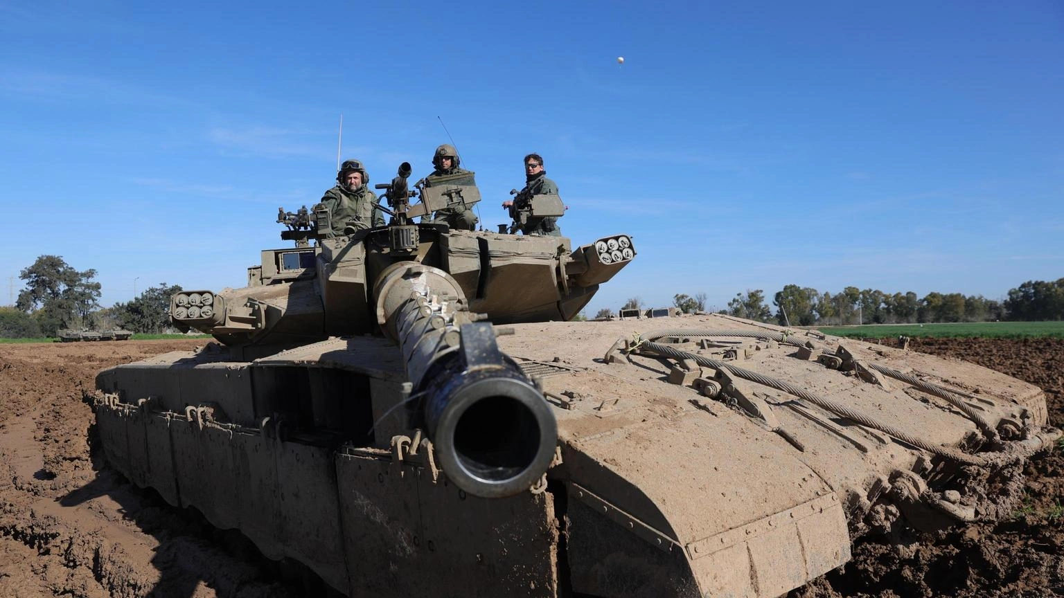 'Israele rinvia la smobilitazione delle truppe combattenti'