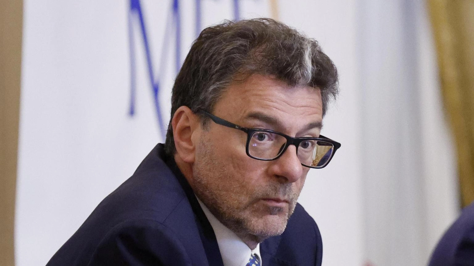 Giorgetti, anche le banche contribuiranno a finanza pubblica