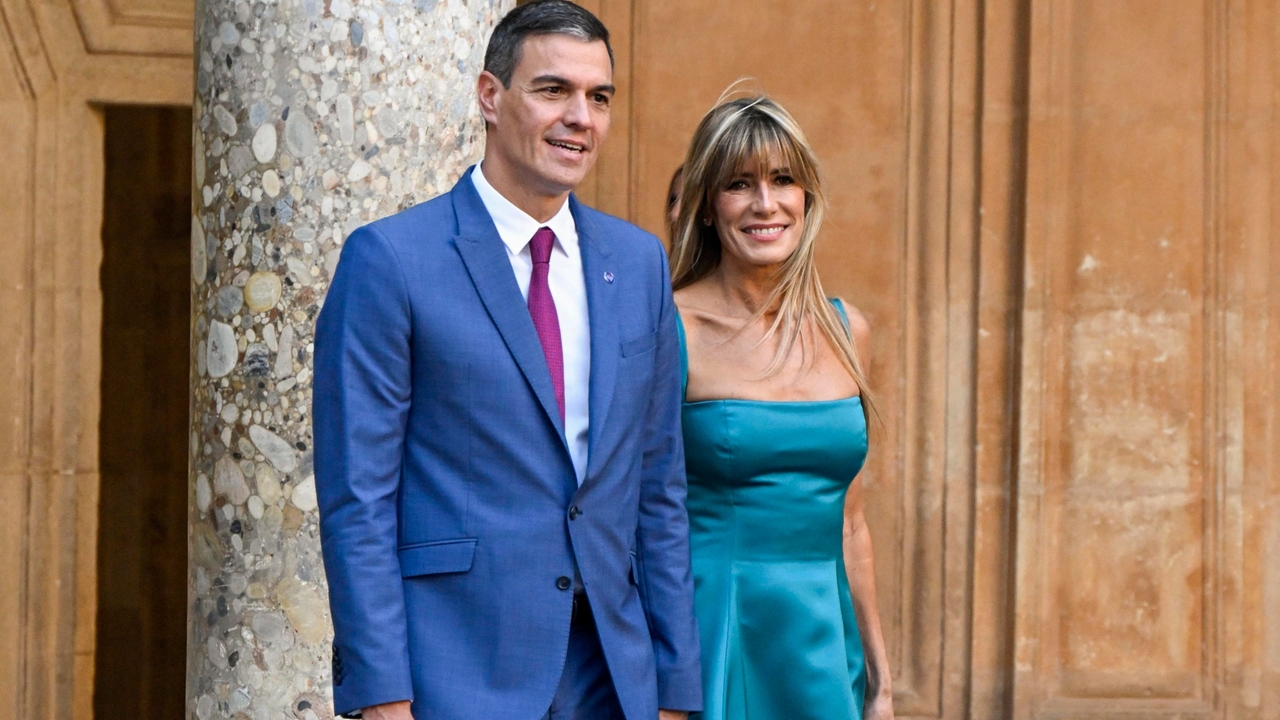 Il premier spagnolo Pedro Sanchez con la moglie Begona Gomez