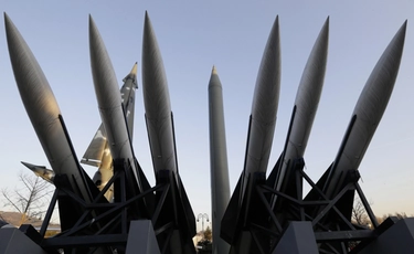 Cos’è la deterrenza nucleare invocata dalla Russia in risposta ai missili Usa in Europa