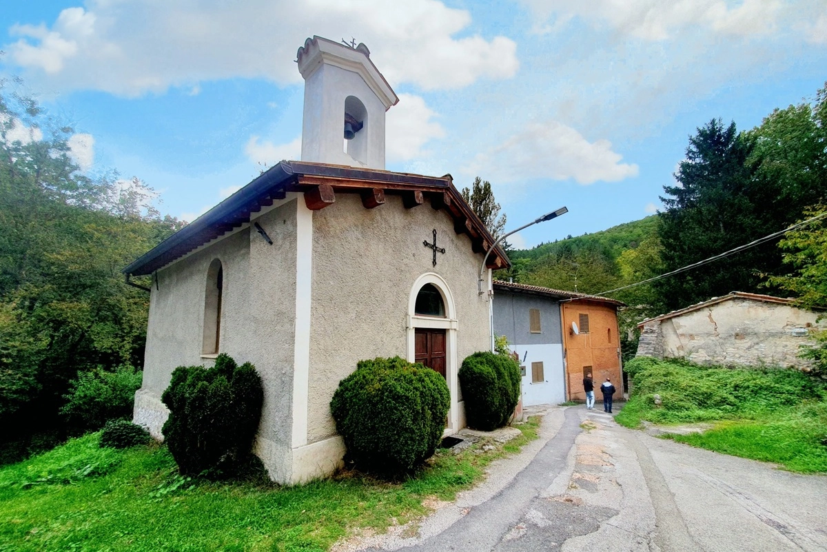 Una delle frazioni di Serravalle di Chienti, borgo dalle moltissime chiese