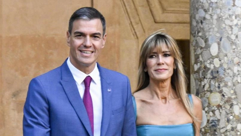 Il presidente del governo spagnolo Sanchez e la moglie Begoña Gomez