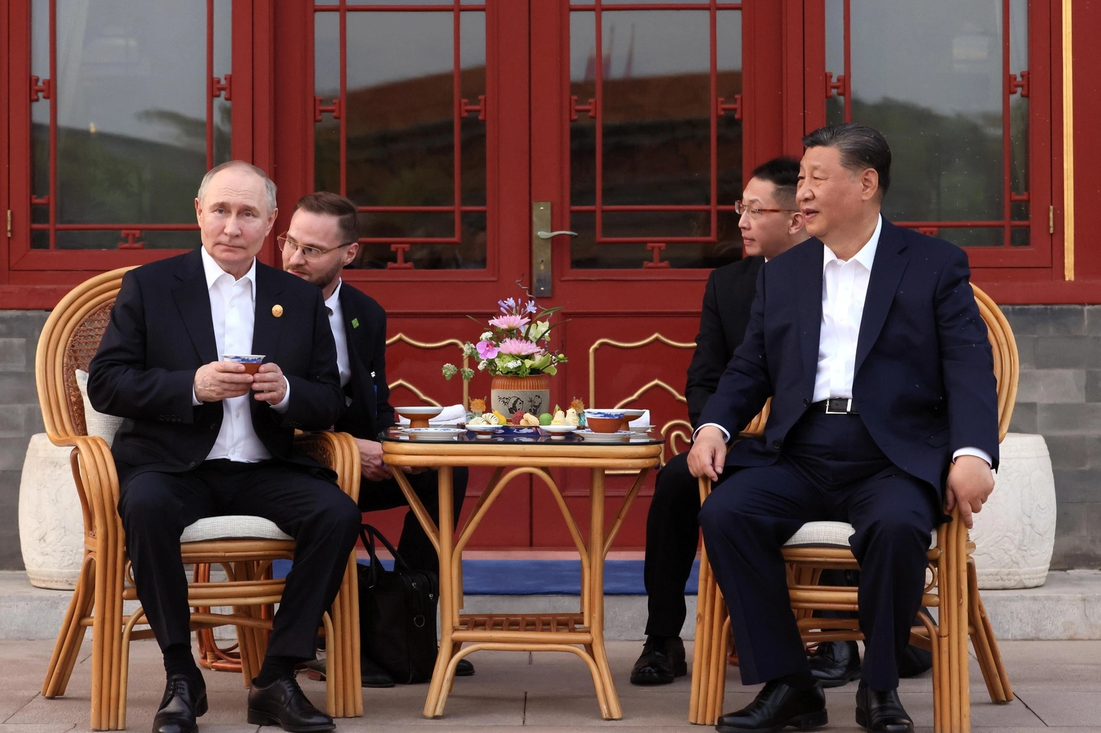 I presidenti Vladimir Putin e Xi Jinping (Ansa)