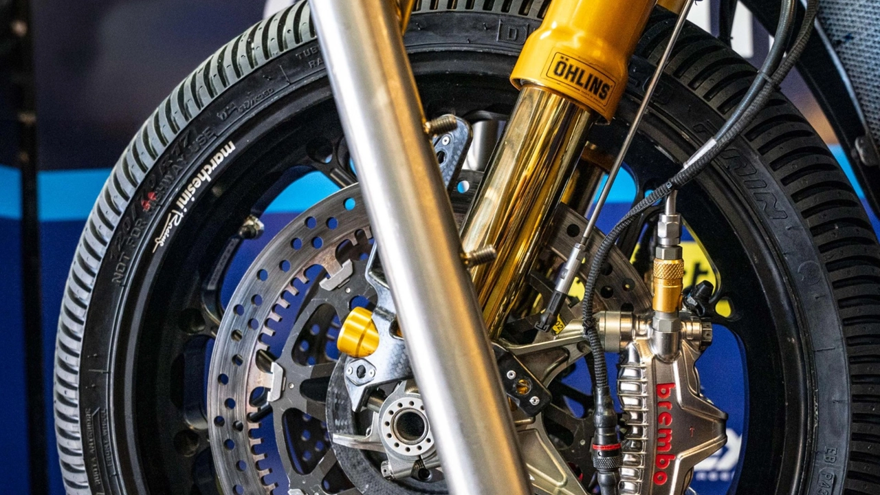 Brembo ha siglato oggi un accordo con Tenneco, società nel portafoglio di fondi gestiti da Apollo global management, per l'acquisizione del 100% del capitale di Öhlins Racing, società che opera nella produzione di sospensioni premium ad alte prestazioni per moto e auto nei segmenti del primo equipaggiamento, del motorsport e dell'aftermarket. Si tratta della più grande acquisizione nella storia di Brembo. Il corrispettivo è 405 milioni di dollari (circa 370 milioni di euro) in assenza di cassa o debito finanziario. L'operazione sarà pagata utilizzando la liquidità disponibile.