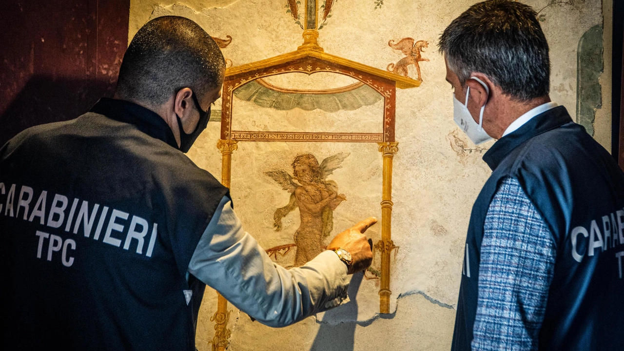 Pompei, turista vandalizza Casa delle vestali: denunciato (foto d’archivio)