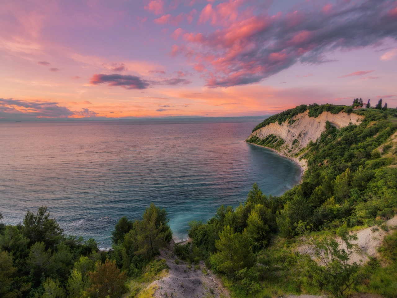 La Baia della Luna, una delle più belle spiagge della Slovenia