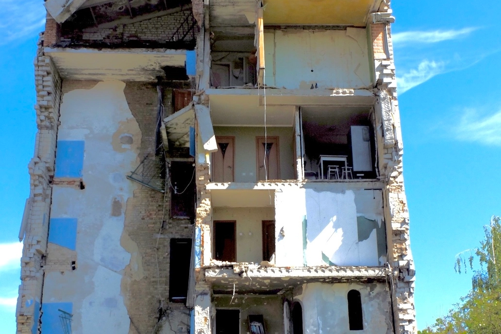 Borodjanka, uno dei tanti edifici sventrati  dai missili lanciati dai russi (foto di Michele Chiaruzzi)