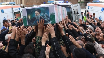 Il lunghi funerali di Raisi e l’altra faccia dell’Iran che festeggia