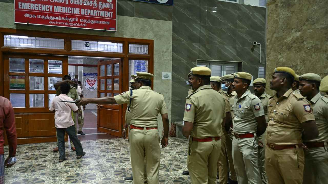 Polizia in India (Photo by R.Satish BABU / AFP)