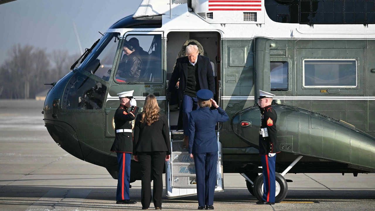 Donald Trump accolto alla base militare Joint Base Andrews in Maryland