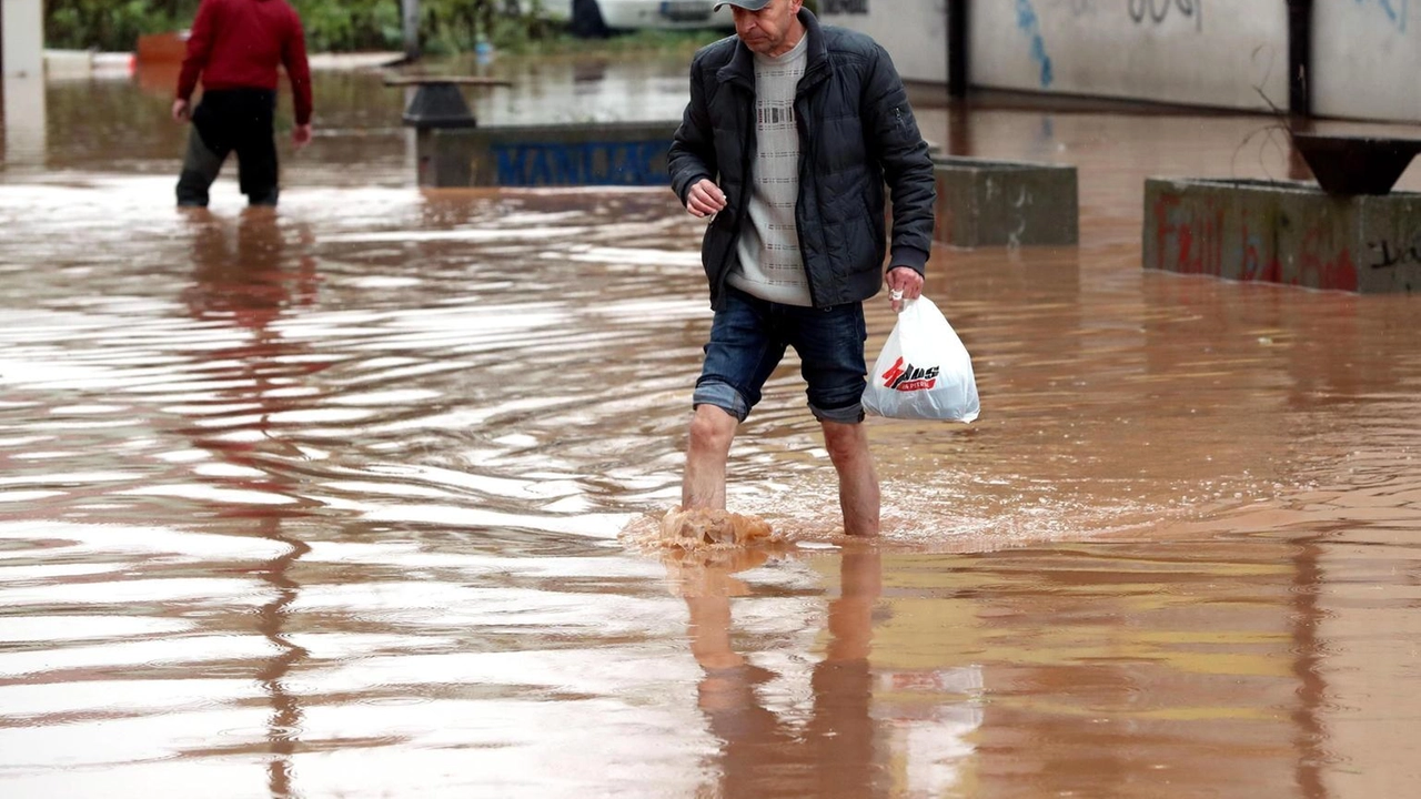 Località isolate, frane, trasporti bloccati. Allerta in Croazia