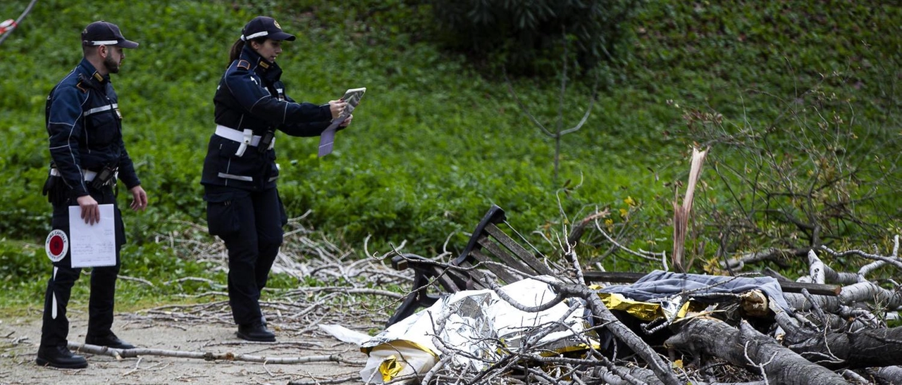 Mamma schiacciata da un albero al parco. Indagato un funzionario del Campidoglio