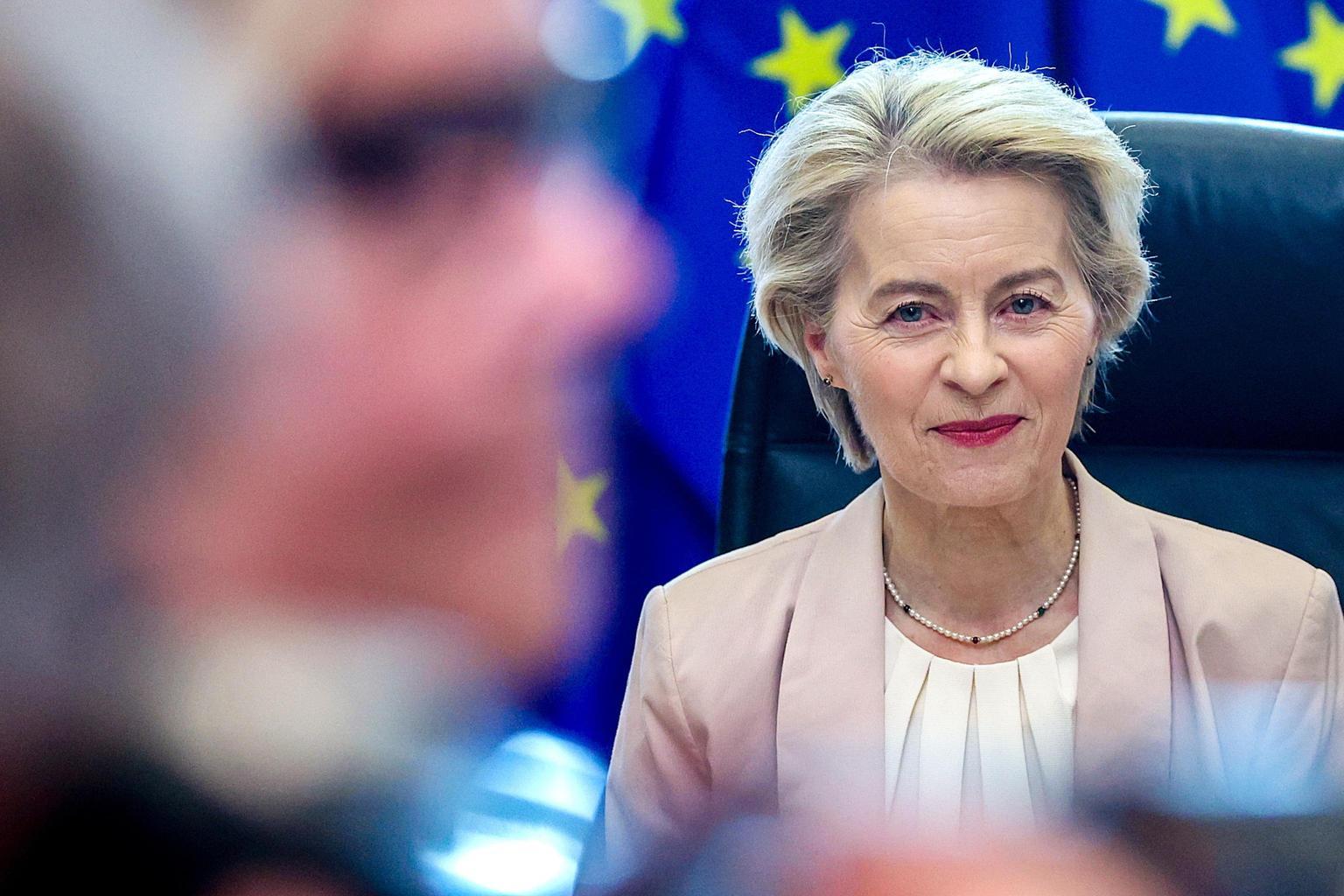 Ursula von der Leyen: Emendamento per più tempo alle aziende automobilistiche su emissioni CO2