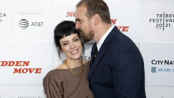 David Harbour e Lily Allen