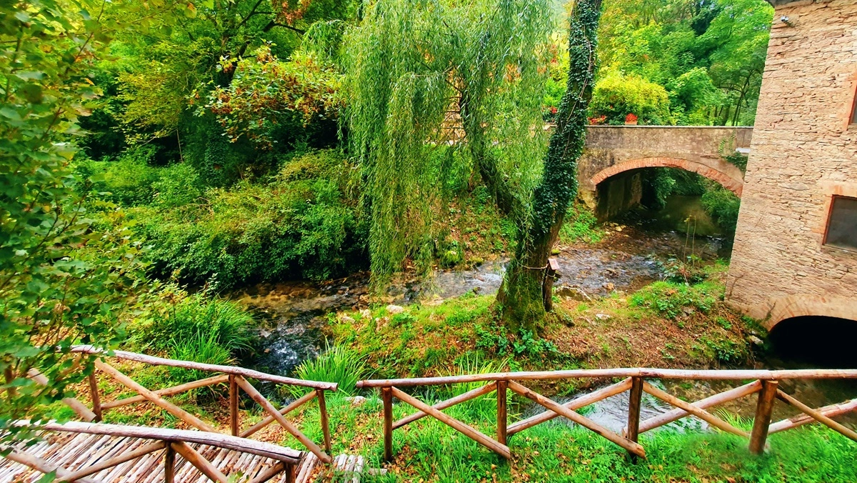 Da qui passano il Cammino Francescano della Marca e la Via Lauretana