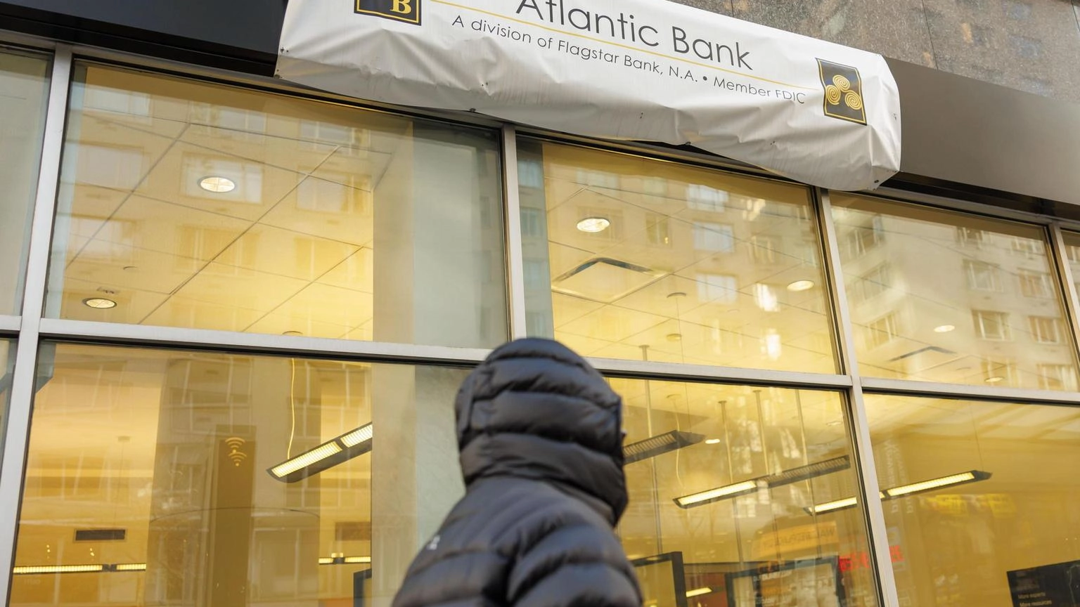 New York Community Bancorp affonda, a Wall Street -29%