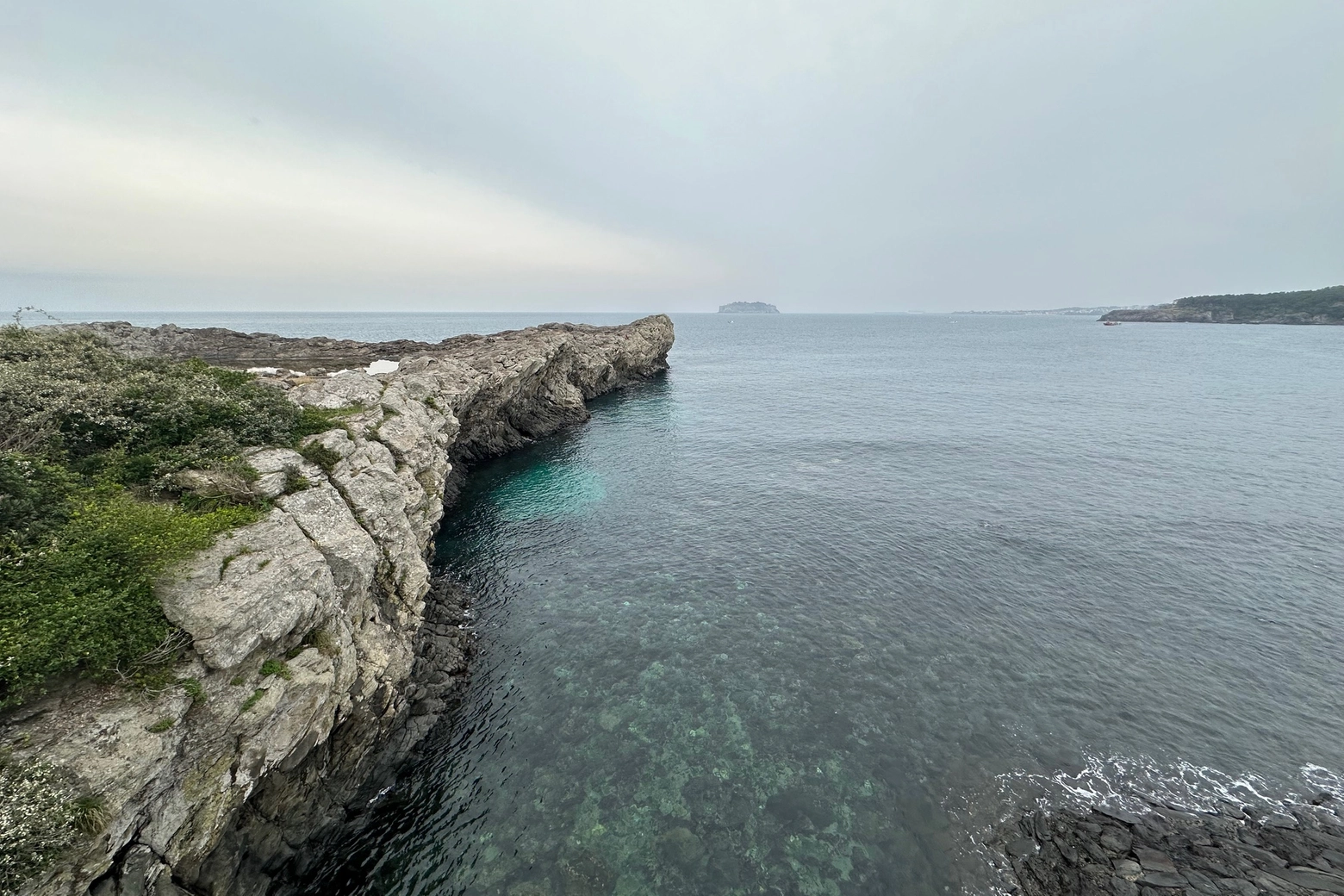 La costa rocciosa di Jeju-do
