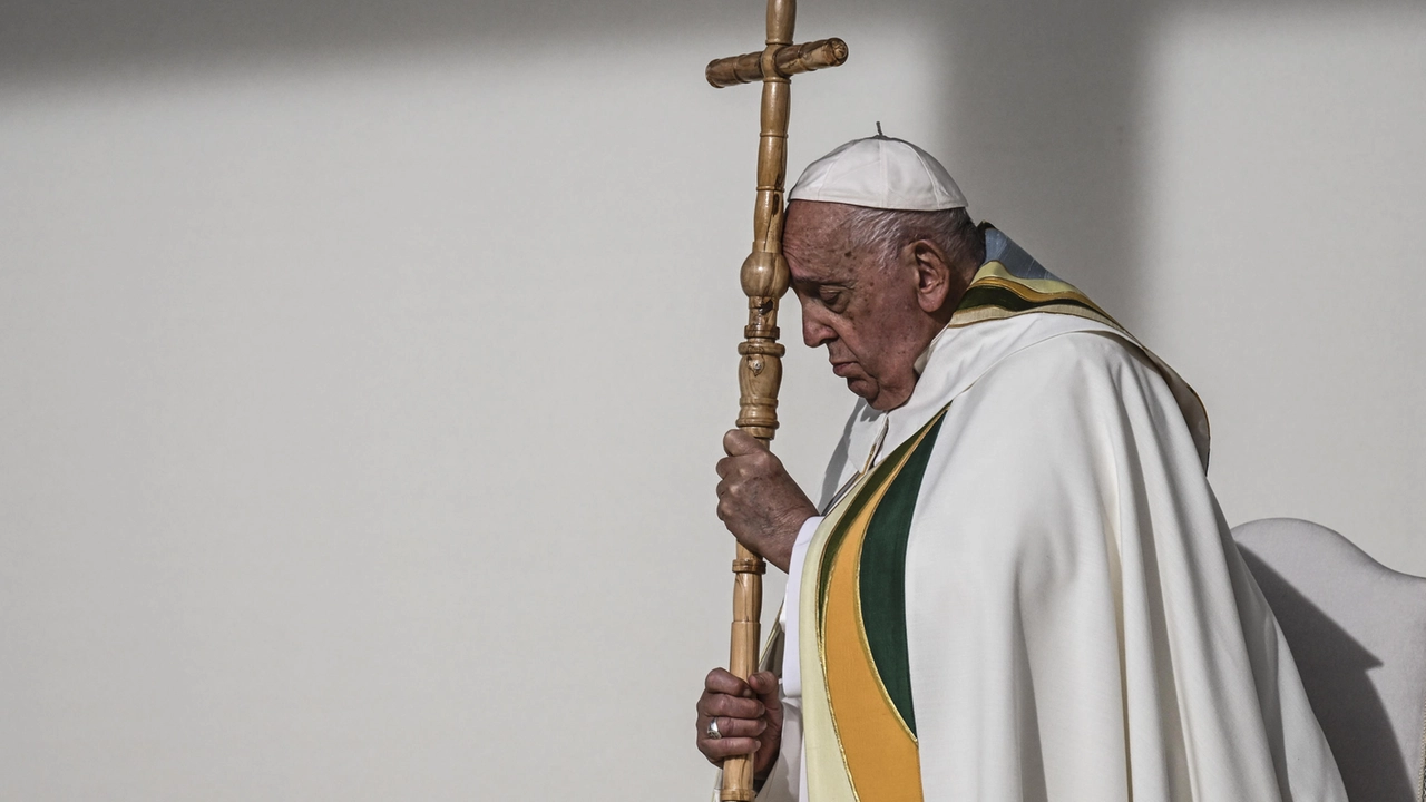 La messa di Papa Fracesco allo Stadio Re Baldovino a Bruxelles (foto Ansa)