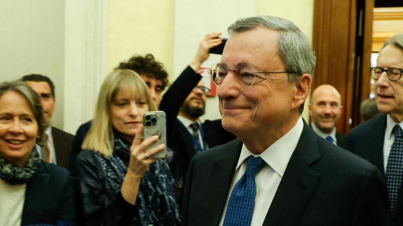 L’ex premier Mario Draghi, 77 anni, arriva in Senato per presentare il suo rapporto sulla competitività