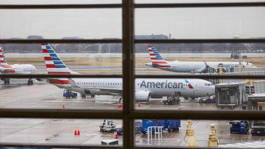 Aereo American Airlines in fiamme a Denver: evacuati i passeggeri