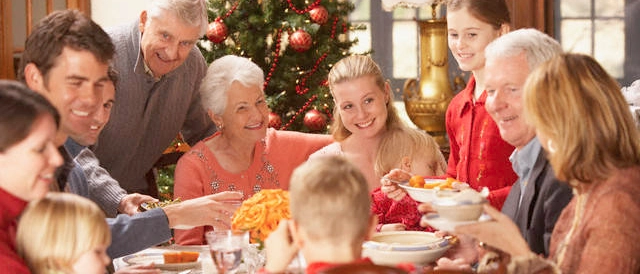 Natale con l’intelligenza artificiale: brodo e arrosti, guai a osare. “Ospite sgradito? Sorridi”