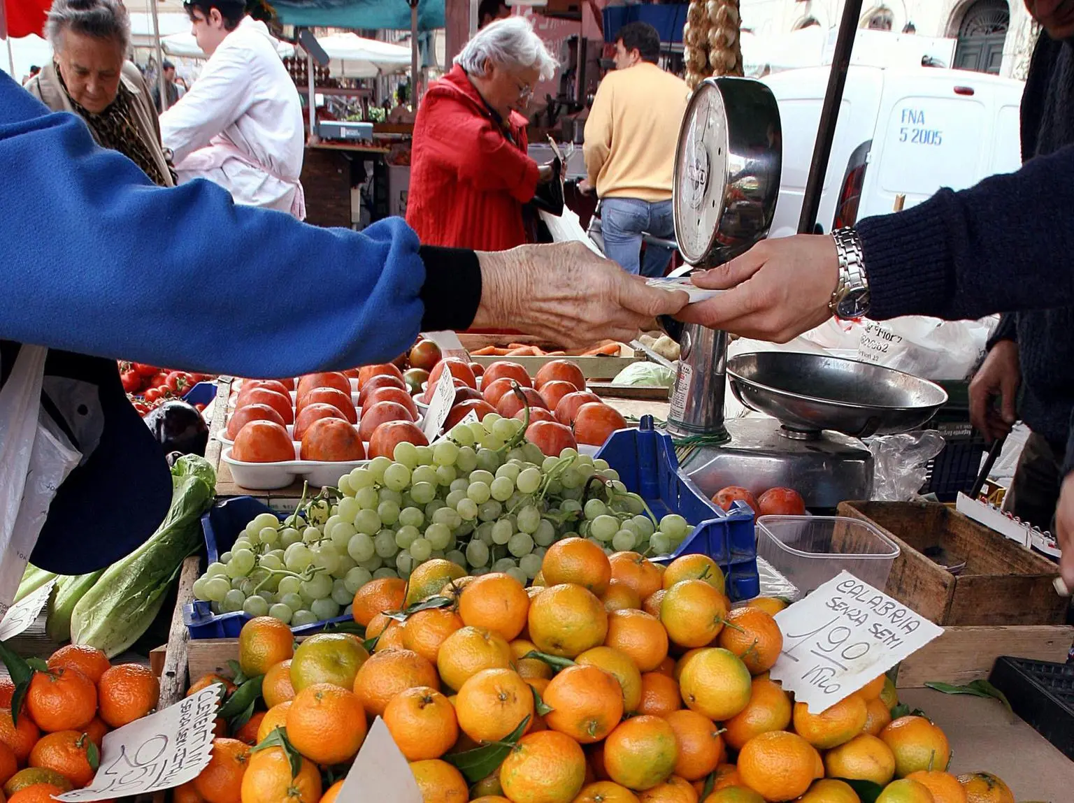 Crescita economica Italia sotto l'1% nel triennio 2024-2026, studio Svimez-Ref Ricerche