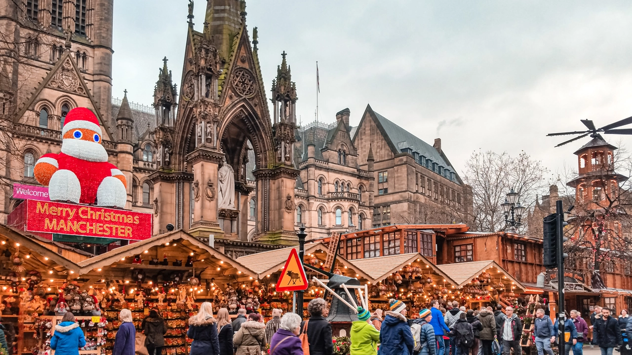 Mercatini di Natale ad Albert Square a Manchester, in Inghilterra