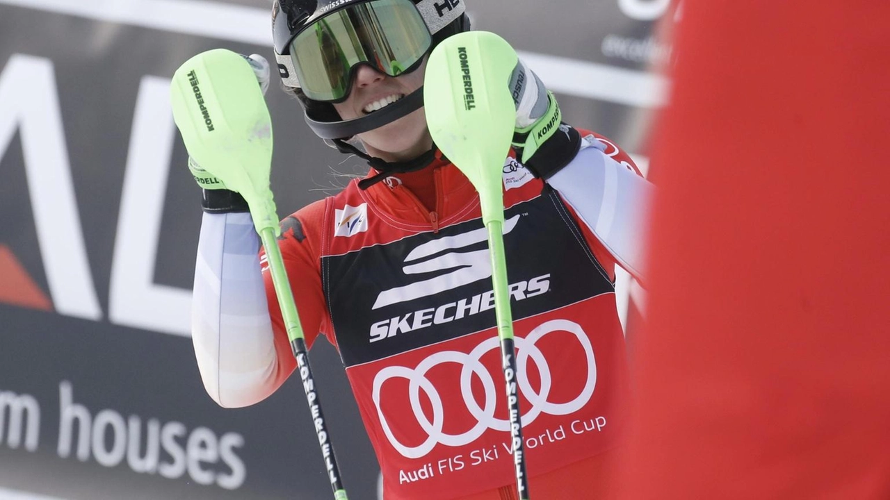 Camille Rast trionfa a Flachau, seguita da Wendy Holdener e Sara Hector. Le italiane si difendono con tre atlete in finale.