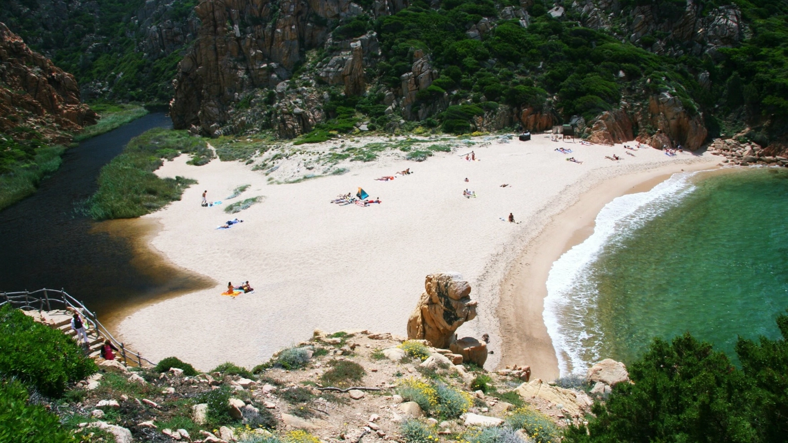 La spiaggia di Li Cossi (foto SardegnaTurismo)