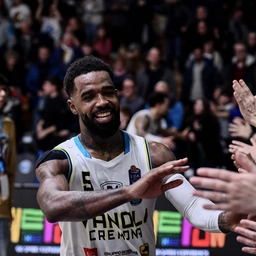 Basket, Serie A: Davis letale. Cremona piega Napoli 94-85