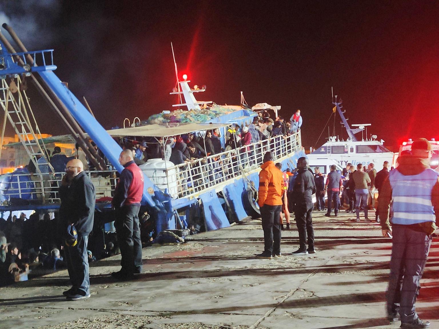 Naufragio di migranti al largo di Lampedusa: 10 salvati, una quarantina di dispersi