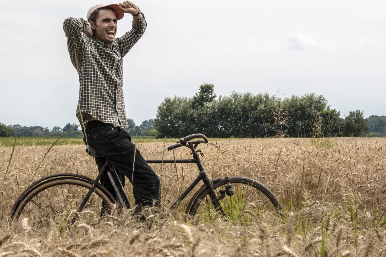 L'attore Daniele Ronco viaggerà in bicicletta di borgata in borgata per portare il teatro nei piccoli paesi