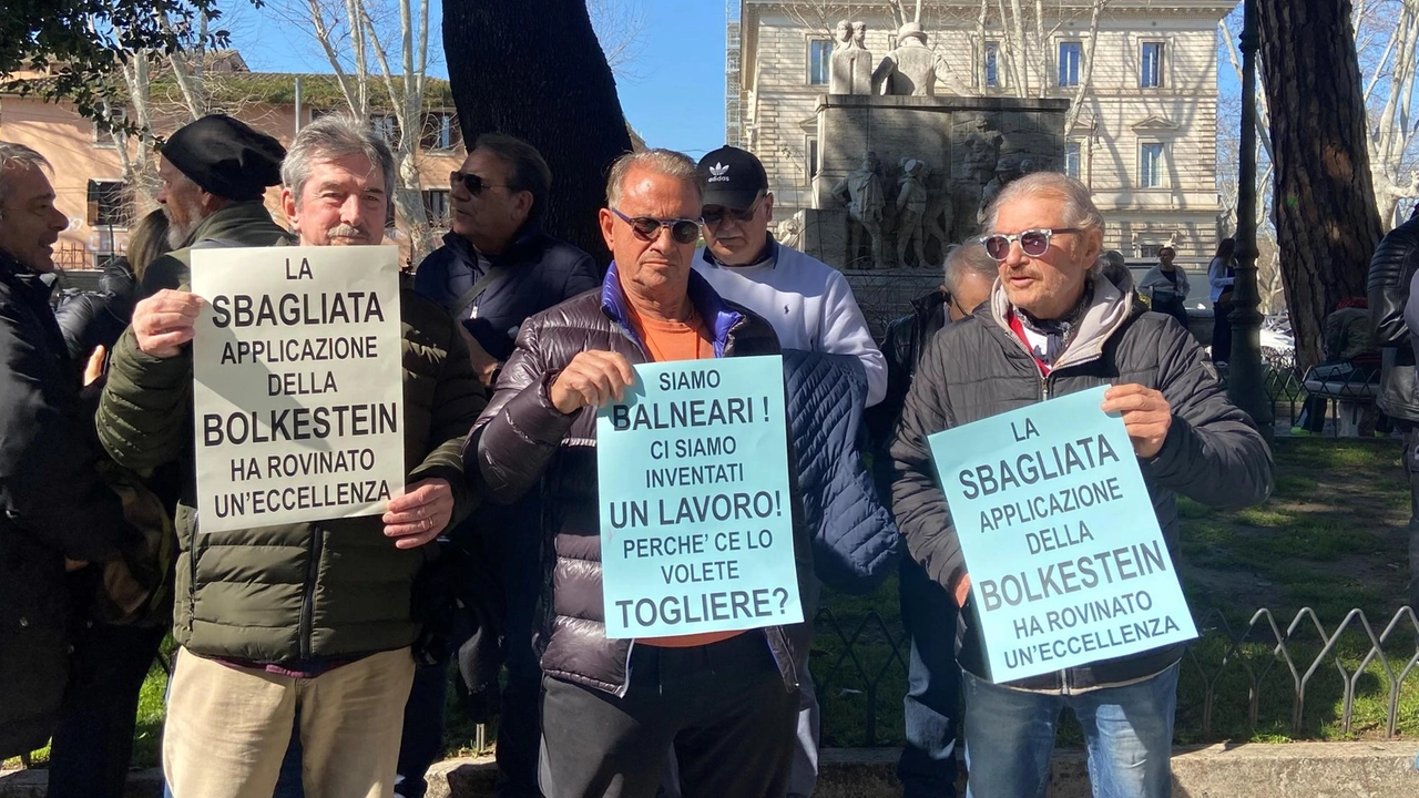 La protesta dei balneari durante la riunione degli Stati Generali di ieri