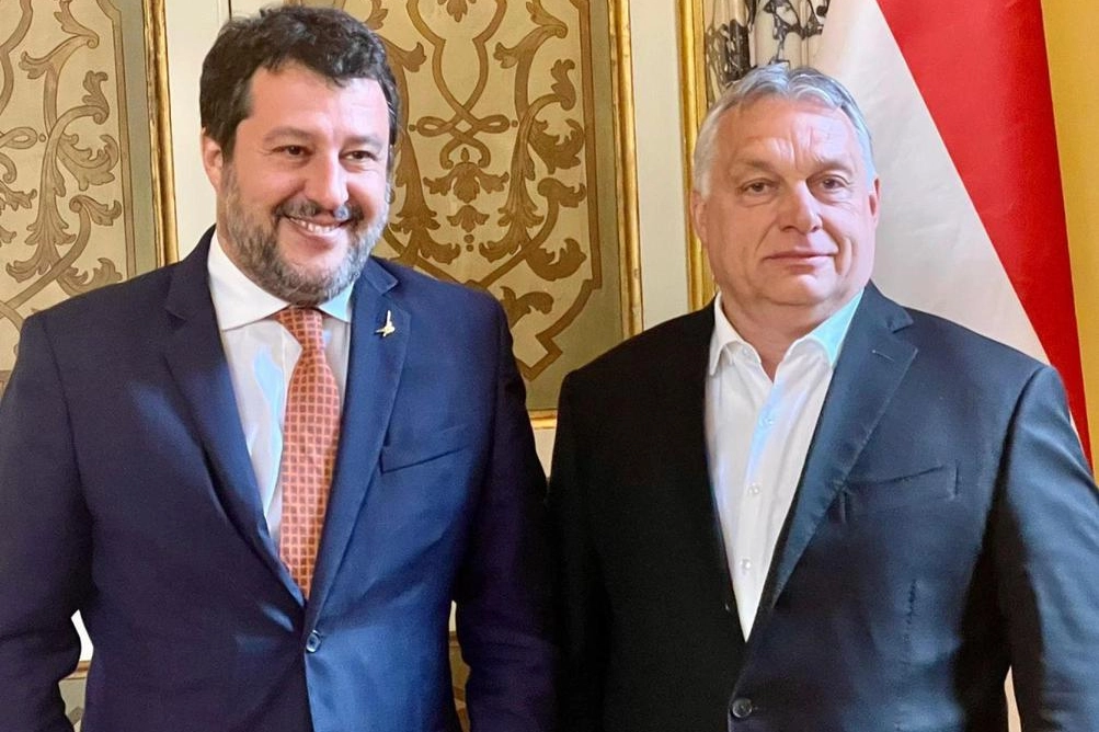 Il leader della Lega, Matteo Salvini, 51 anni, con il premier ungherese Viktor Orban, 61