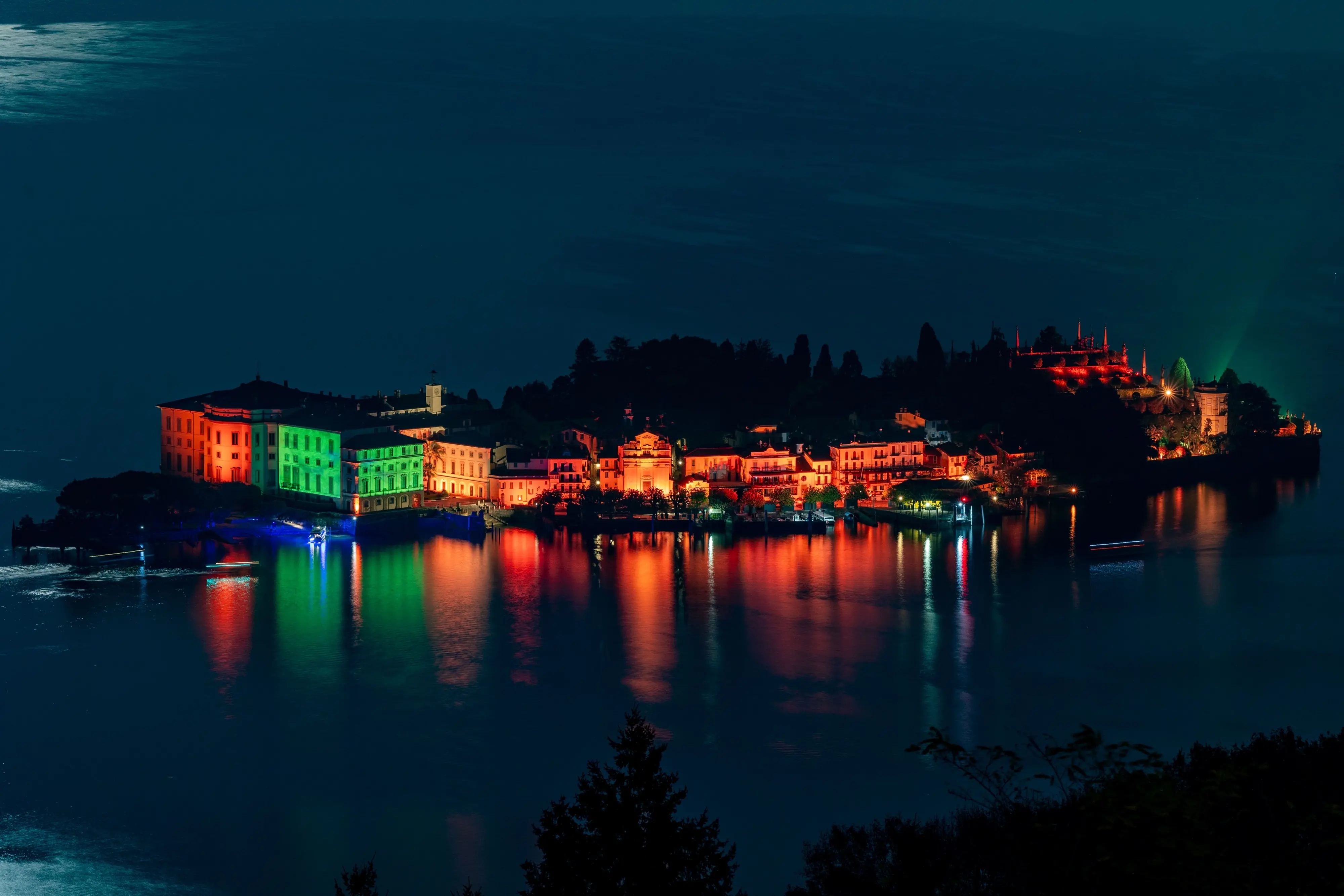 Isole di Luce: il Golfo Borromeo illumina il lago Maggiore