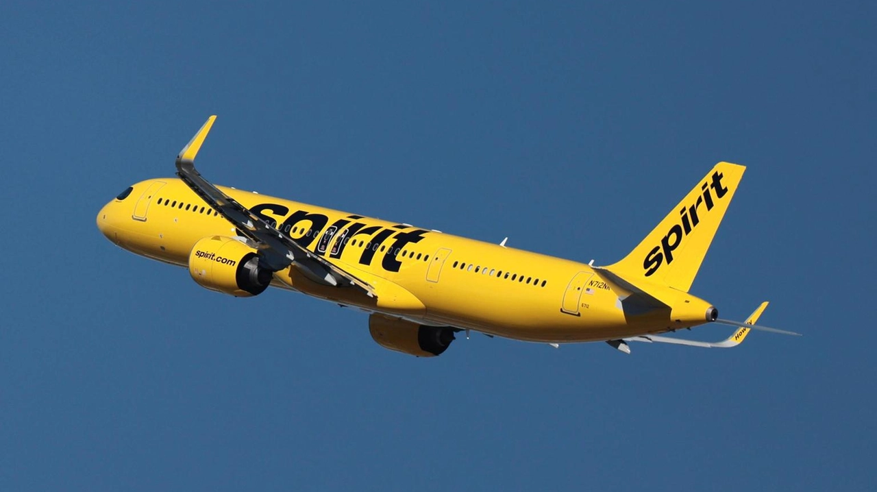 Aereo Spirit Airlines colpito da spari