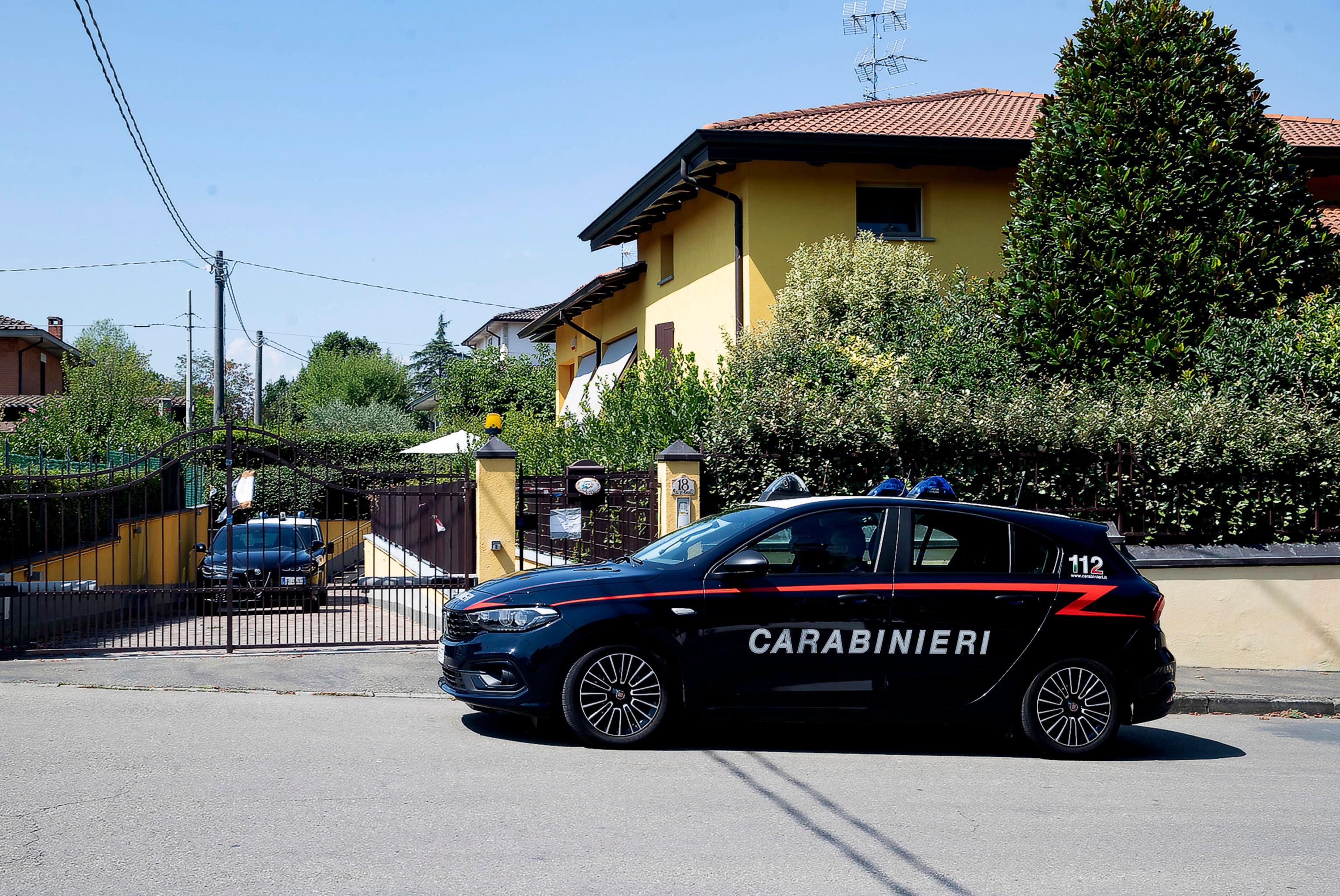 Neonati sepolti a Traversetolo, la cittadina chiede silenzio. Presto i funerali