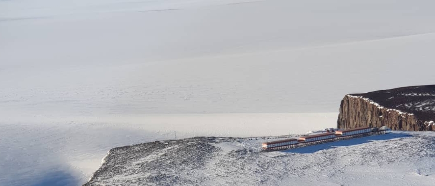 Terrore sulla base in Antartide: team di scienziati minacciati di morte da un collega