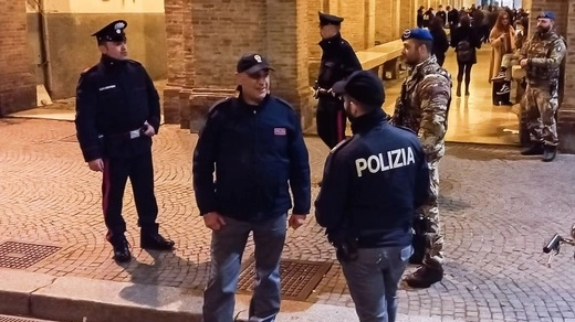 La rissa è stata sedata dai militari dell'Esercito con l'aiuto di carabinieri e poliziotti