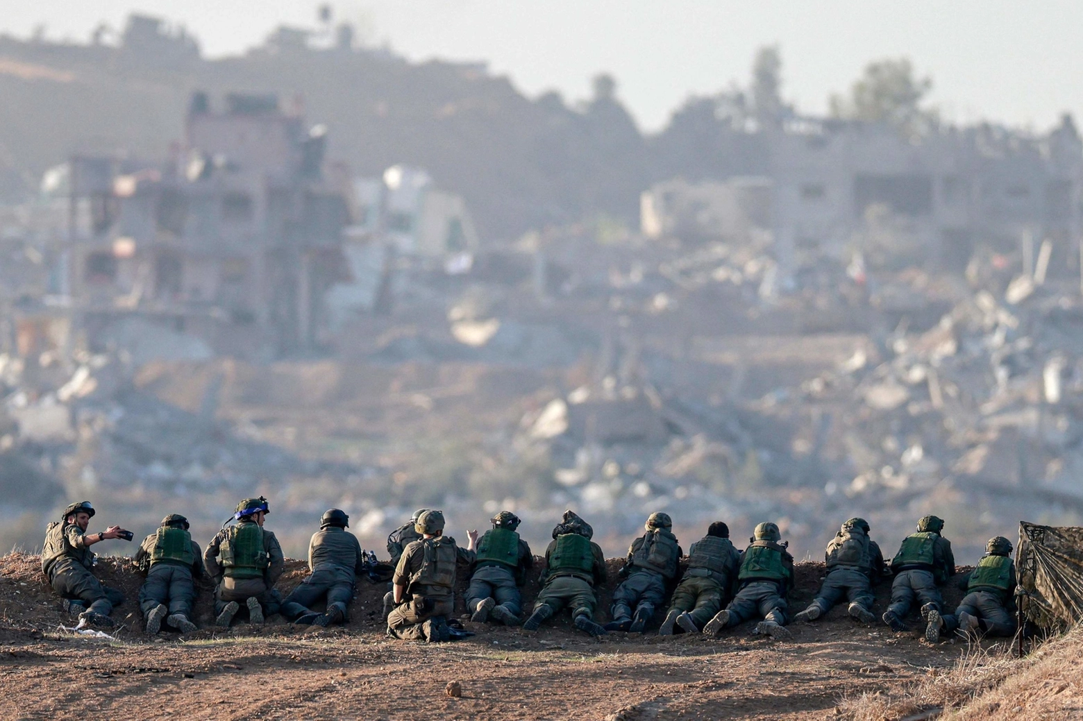 Soldati israeliani al confine della Striscia di Gaza