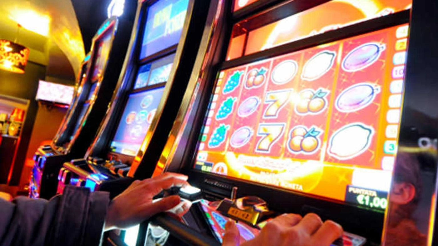 Rubavano fondi cassa delle slot machine, sequestrati 5 milioni